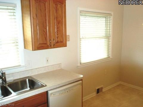 30334 Powell Rd, Willowick, OH 44095 photo 7