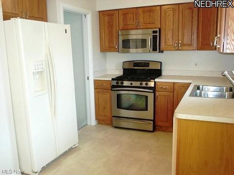 30334 Powell Rd, Willowick, OH 44095 photo 6