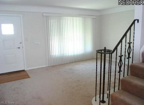 30334 Powell Rd, Willowick, OH 44095 photo 2