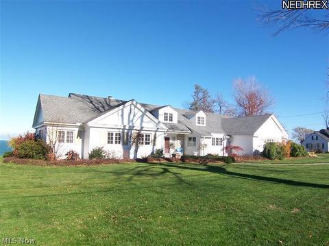 4105 Edgewater Dr, Saybrook, OH 44004 photo 1
