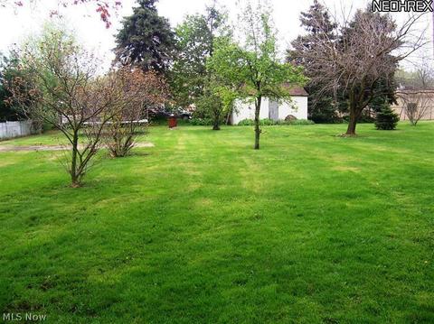 6102 Mcnutt Ave, Ashtabula, OH 44004 photo 2