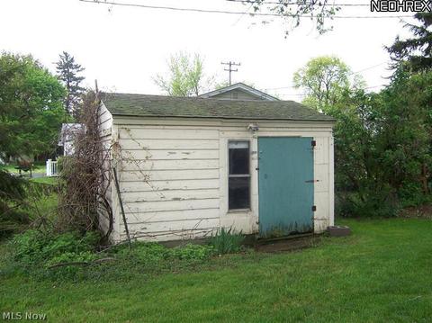 6102 Mcnutt Ave, Ashtabula, OH 44004 photo 3
