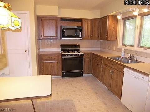 36920 Bainbridge Rd, Solon, OH 44139 photo 4