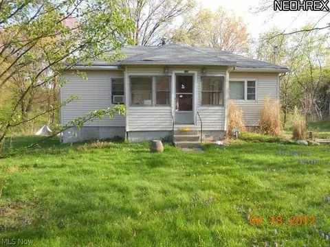 729 Chenoweth Dr, Akron, OH 44319 photo 1