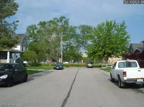 249 Cambridge Ave, Elyria, OH 44035 photo 3