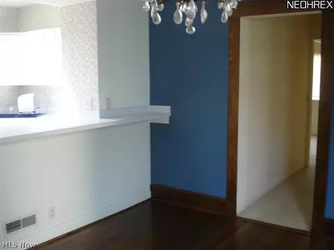 249 Cambridge Ave, Elyria, OH 44035 photo 12