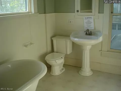 249 Cambridge Ave, Elyria, OH 44035 photo 23