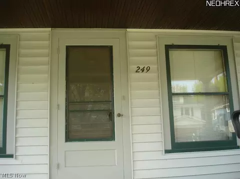 249 Cambridge Ave, Elyria, OH 44035 photo 5