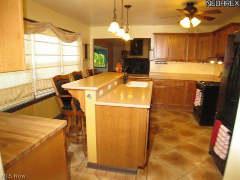 580 San Moritz Dr, Akron, OH 44333 photo 7