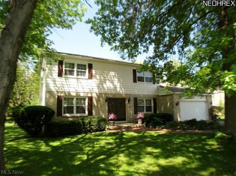 580 San Moritz Dr, Akron, OH 44333 photo 1