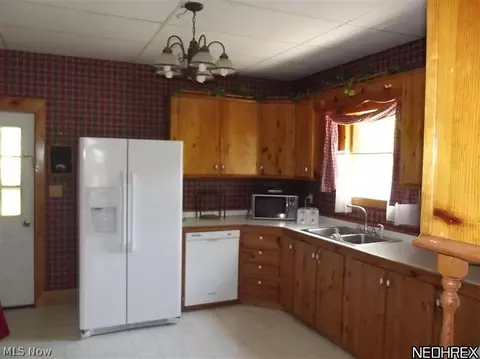 105 Heacock Rd, Sebring, OH 44672 photo 2