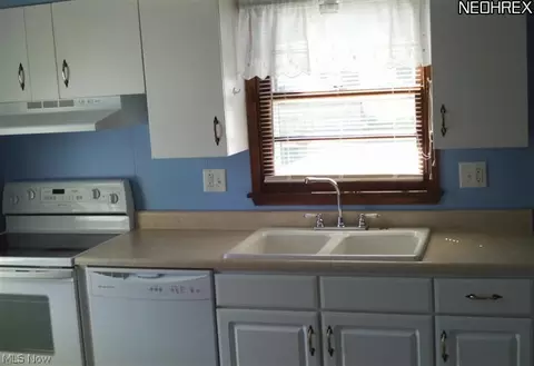 418 Ricksecker St, Dover, OH 44622 photo 3