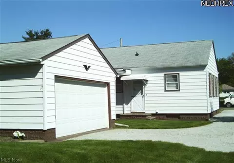 418 Ricksecker St, Dover, OH 44622 photo 2