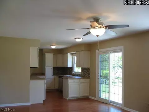137 Nottingham Dr, Elyria, OH 44035 photo 6