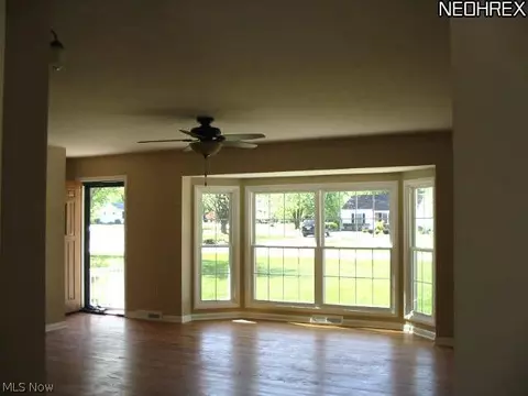 137 Nottingham Dr, Elyria, OH 44035 photo 7