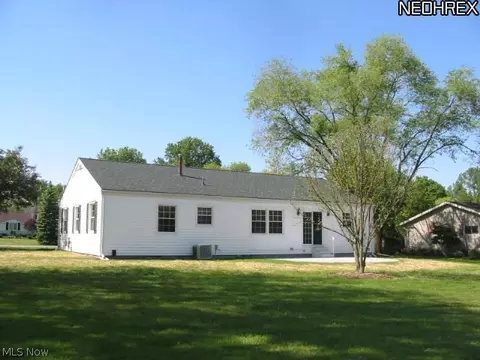 137 Nottingham Dr, Elyria, OH 44035 photo 3