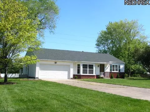 137 Nottingham Dr, Elyria, OH 44035 photo 2