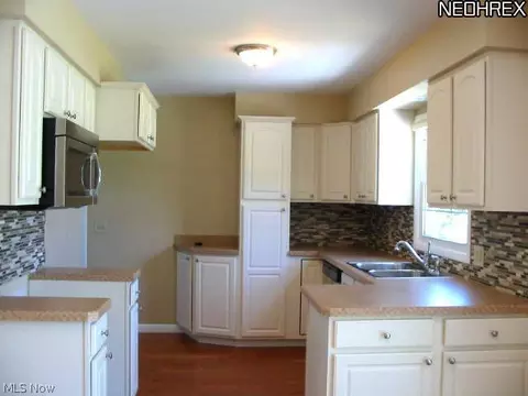 137 Nottingham Dr, Elyria, OH 44035 photo 5
