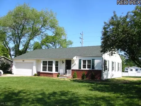 137 Nottingham Dr, Elyria, OH 44035 photo 1