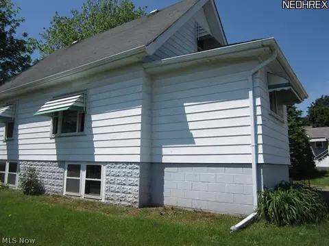 573 Sexton St, Struthers, OH 44471 photo 5