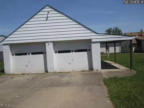573 Sexton St, Struthers, OH 44471 photo 4