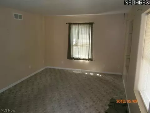 1216 Middle St, Elyria, OH 44035 photo 4
