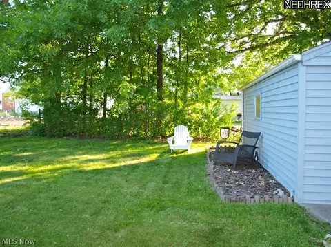 862 E 209th St, Euclid, OH 44119 photo 2