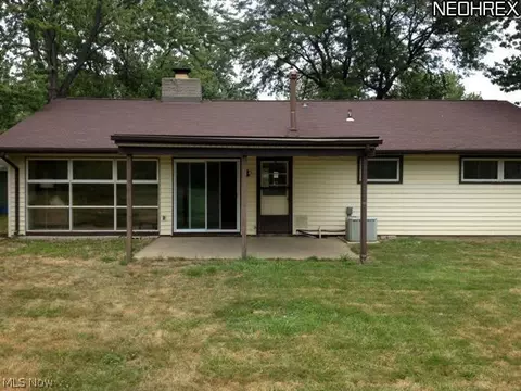 75 Meadow Dr, Berea, OH 44017 photo 12