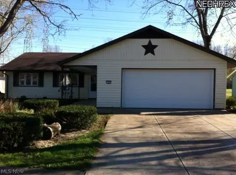 75 Meadow Dr, Berea, OH 44017 photo 2