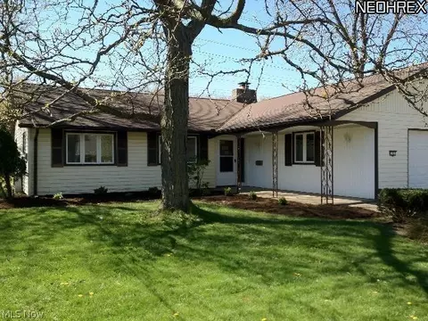 75 Meadow Dr, Berea, OH 44017 photo 1