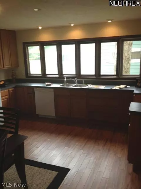 75 Meadow Dr, Berea, OH 44017 photo 5