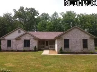 5500 Walnut Grove Cir, Struthers, OH 44471 photo 4