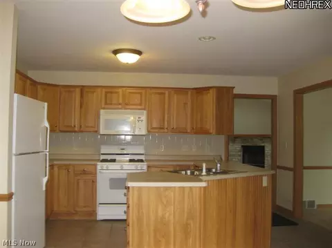5500 Walnut Grove Cir, Struthers, OH 44471 photo 6