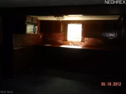 756 Point Dr, Akron, OH 44319 photo 8