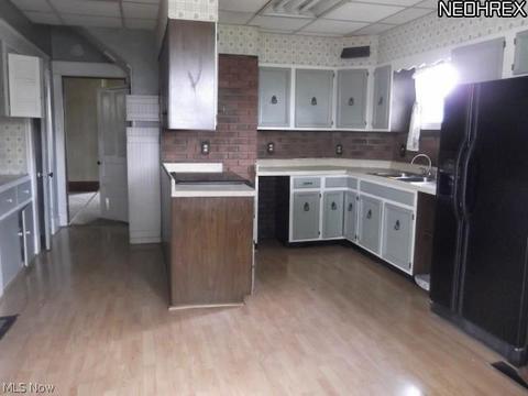 430 Locust St, Coshocton, OH 43812 photo 4
