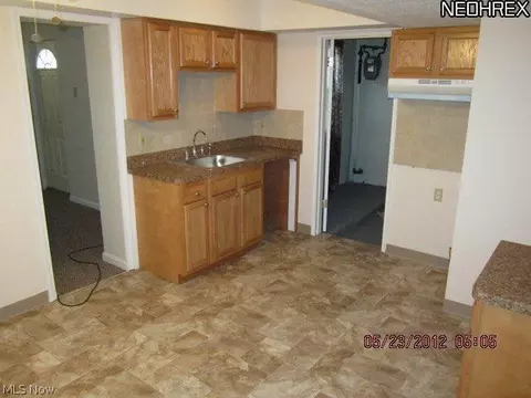 20871 Morris Ave, Euclid, OH 44123 photo 2