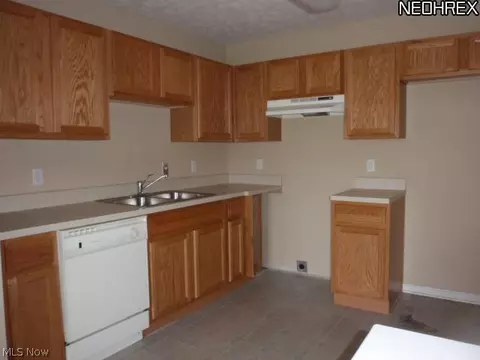 186 Meander Ln, Elyria, OH 44035 photo 8