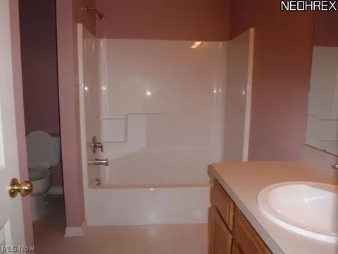 186 Meander Ln, Elyria, OH 44035 photo 10