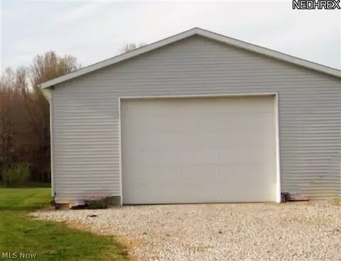 9119 Yale Rd, Diamond, OH 44412 photo 2