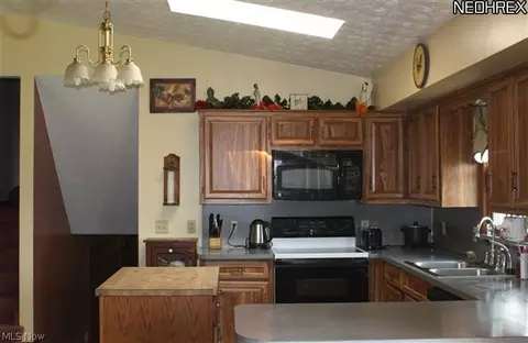9119 Yale Rd, Diamond, OH 44412 photo 8