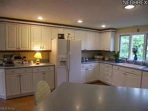 7635 Fields Rd, Chagrin Falls, OH 44023 photo 8