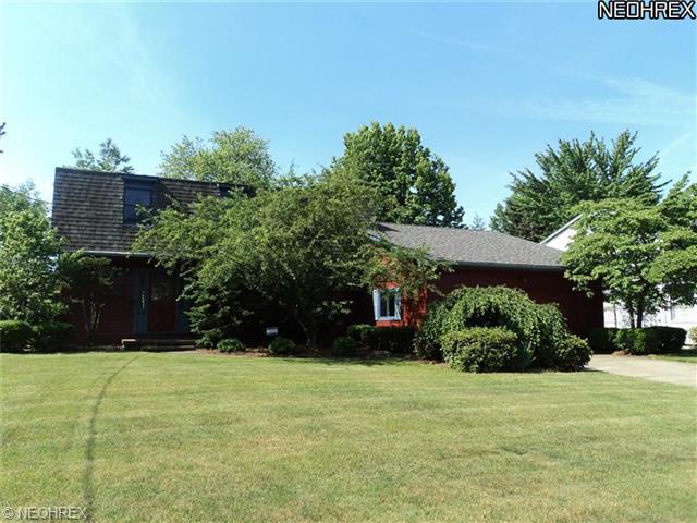 111 Forest Garden Dr, Youngstown, OH 44512 photo 1