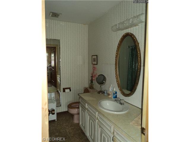 111 Forest Garden Dr, Youngstown, OH 44512 photo 16