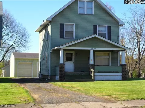 460 Sexton St, Struthers, OH 44471 photo 2