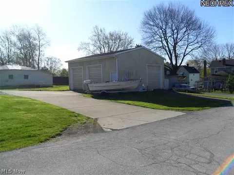 460 Sexton St, Struthers, OH 44471 photo 3