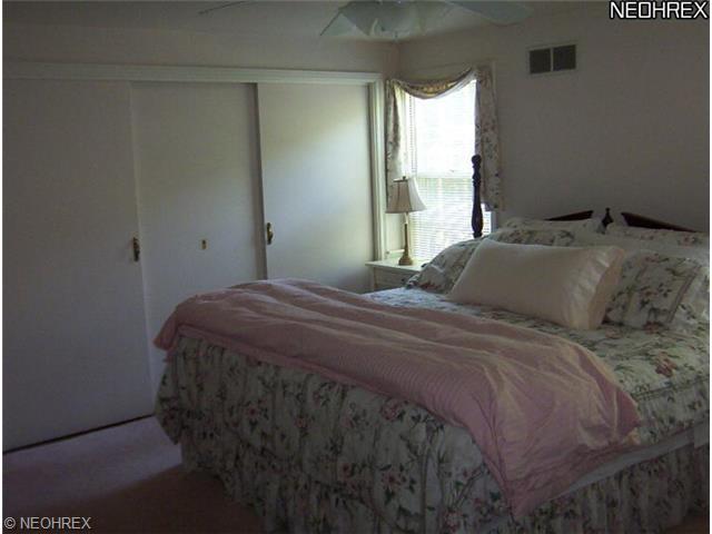 181 Ridgewood Dr, Youngstown, OH 44512 photo 12