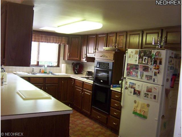181 Ridgewood Dr, Youngstown, OH 44512 photo 3