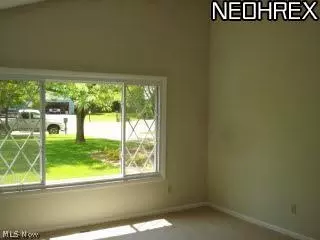 101 Lee Ct, Elyria, OH 44035 photo 4