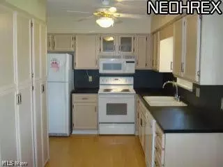 101 Lee Ct, Elyria, OH 44035 photo 8