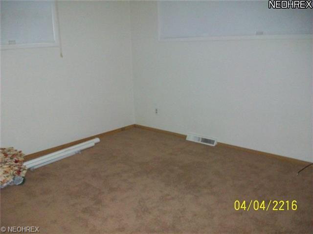 304 E 280th St, Euclid, OH 44132 photo 2